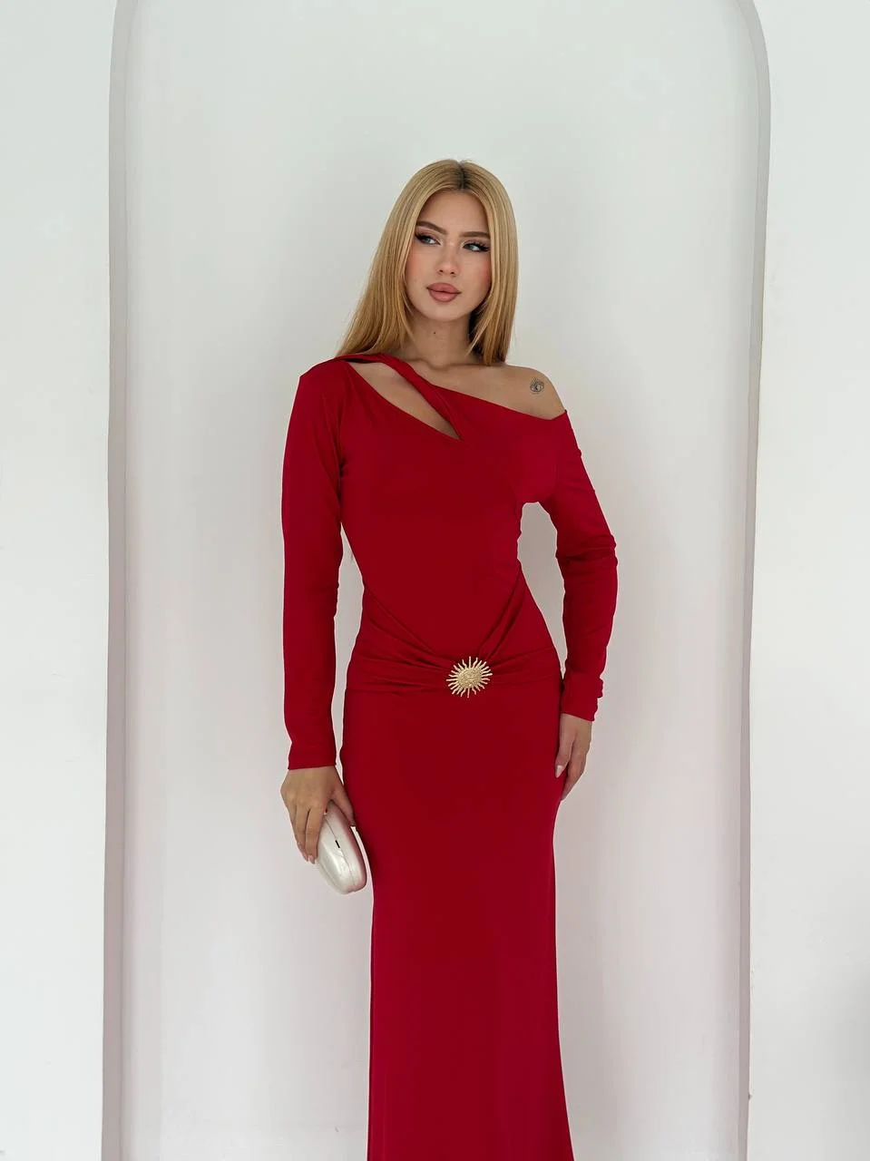 Long dress with accessories