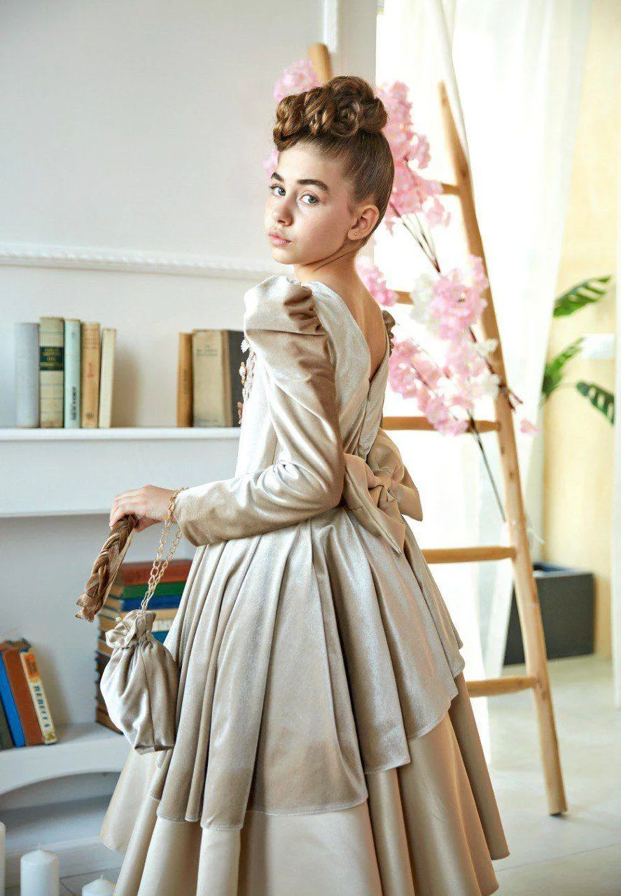 Beige velvet dress with headband and bag